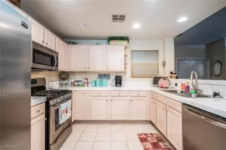 Photo #4: 2359384 Listing 