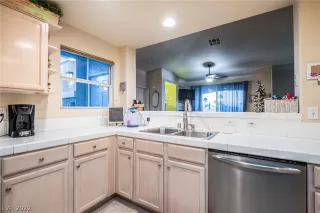 Photo #5: 2359384 Listing 