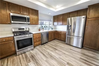 Photo #5: 2359399 Listing 