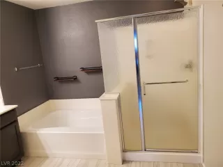 Photo #6: 2359430 Listing 