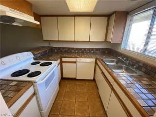 Photo #1: 2359460 Listing 