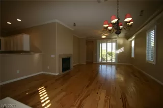 Photo #5: 2359485 Listing