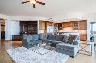 Photo #4: 2359495 Listing