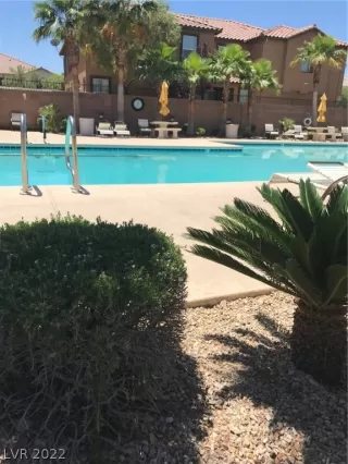 Photo #4: 2359547 Listing 