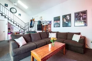 Photo #4: 2359570 Listing