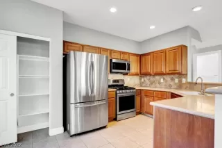 Photo #6: 2359575 Listing