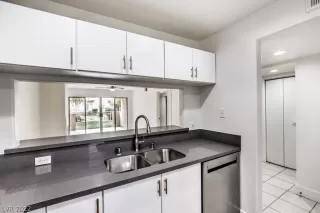 Photo #2: 2359591 Listing 