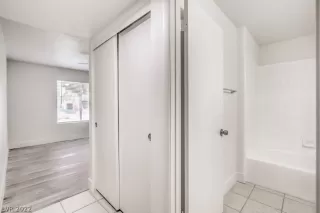 Photo #4: 2359591 Listing 