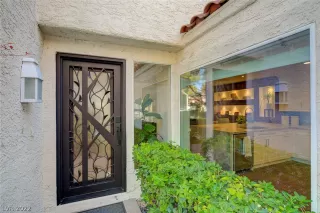 Photo #2: 2359626 Listing