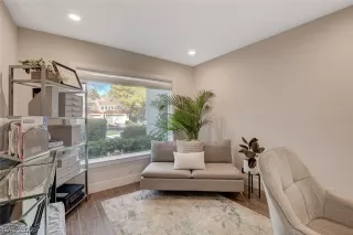 Photo #4: 2359626 Listing