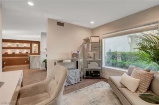 Photo #6: 2359626 Listing