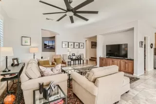 Photo #6: 2359679 Listing 