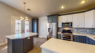 Photo #4: 2359681 Listing 