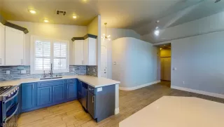 Photo #5: 2359681 Listing 