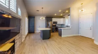 Photo #6: 2359681 Listing 