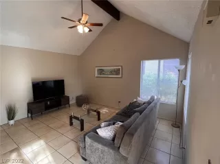 Photo #4: 2359683 Listing 