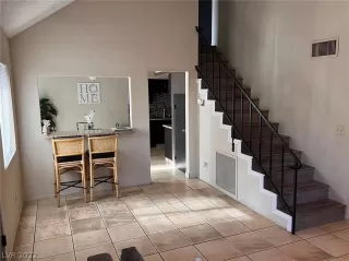 Photo #5: 2359683 Listing 