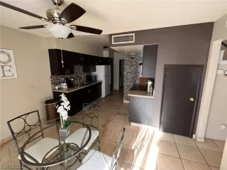 Photo #6: 2359683 Listing 