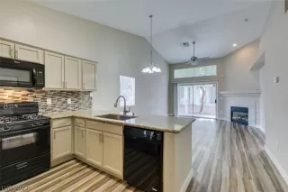 Photo #5: 2359823 Listing