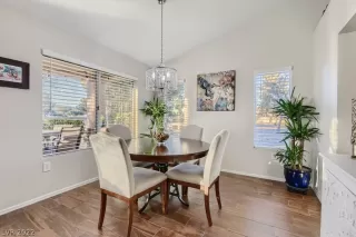 Photo #4: 2359827 Listing