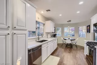 Photo #5: 2359827 Listing