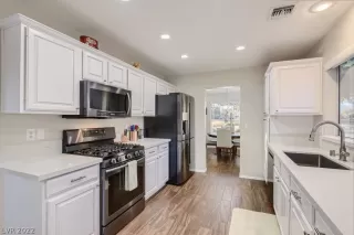 Photo #6: 2359827 Listing