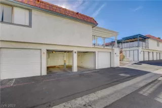 Photo #4: 2359830 Listing