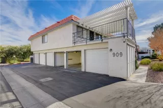 Photo #5: 2359830 Listing