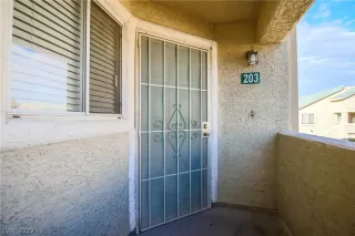 Photo #4: 2359842 Listing