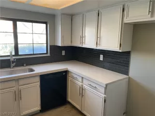 Photo #2: 2359872 Listing