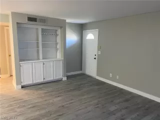 Photo #4: 2359872 Listing