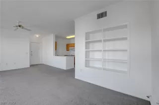 Photo #6: 2359880 Listing