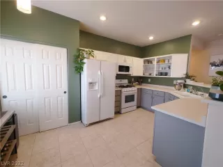 Photo #5: 2359888 Listing 