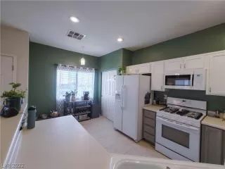 Photo #6: 2359888 Listing 