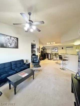 Photo #4: 2359897 Listing