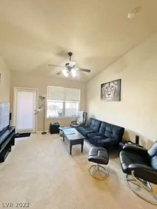 Photo #5: 2359897 Listing