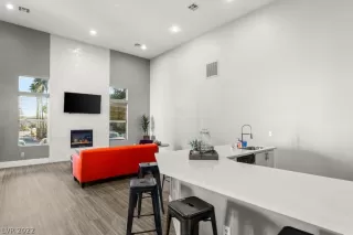 Photo #4: 2359910 Listing 