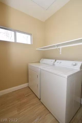 Photo #5: 2359917 Listing 