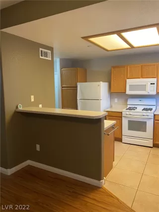 Photo #5: 2359945 Listing 