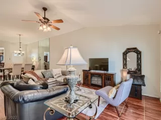 Photo #5: 2359949 Listing