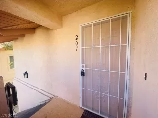 Photo #2: 2359952 Listing 