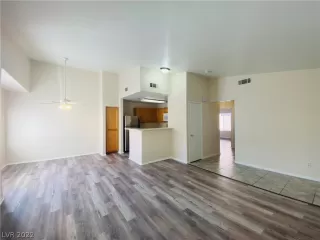 Photo #4: 2359952 Listing 