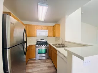 Photo #6: 2359952 Listing 