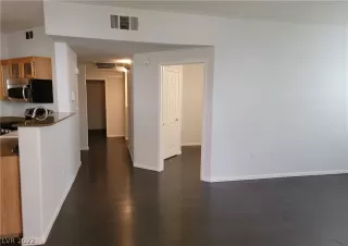 Photo #4: 2359970 Listing