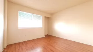 Photo #4: 2359978 Listing 