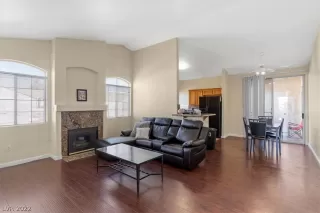 Photo #4: 2360019 Listing