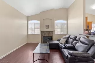 Photo #5: 2360019 Listing