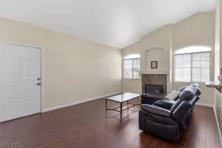 Photo #6: 2360019 Listing