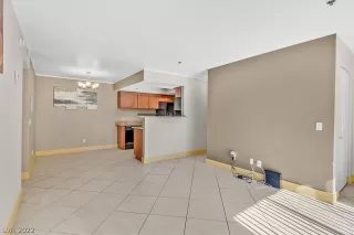 Photo #4: 2360035 Listing