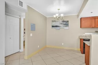 Photo #5: 2360035 Listing